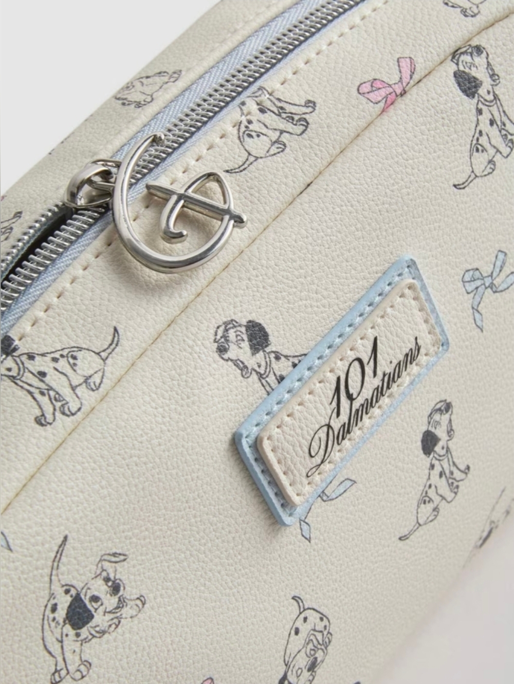 Disney 101 Dalmatians Cream Cosmetic Bag with Pink & Blue Bows - Picture 3 of 8